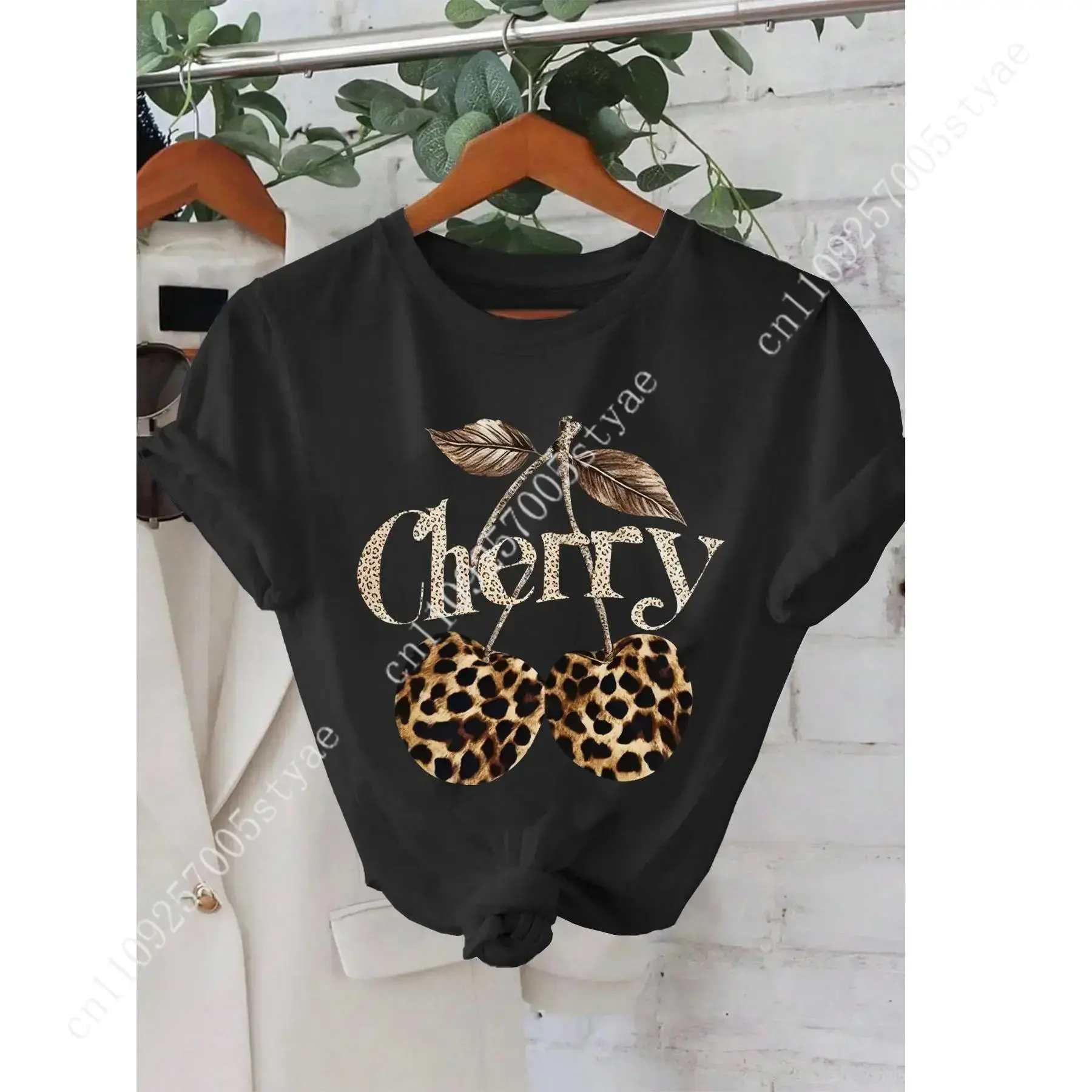 Women's Cherry & Leopard Print - Tee Graphic Print recension och pris